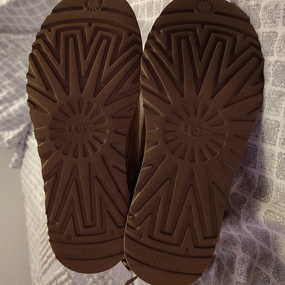 New UGGs tan boots - Picture 4 of 5